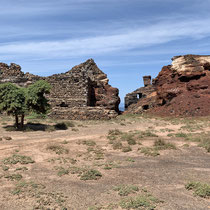 Gemauertes und roter Felsen