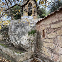 An den Felsen bauen
