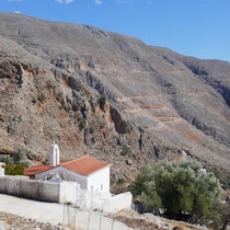 LDie Kapelle von Livaniana und die Straße