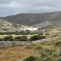 Hinter den Bergen