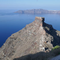 ... und Blick auch auf den Skaros-Felsen