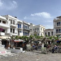 Der Platz an der Paralia