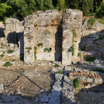 Die Reste der römischen Bäder