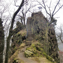 Der Aussichtsfelsen Bülowshöhe unterhalb der Roßtrappe
