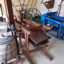 Im Erdgeschoß größere Ausstellungsstücke