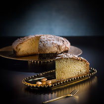 Schiacciata traditional soft flat cake covered with amaretto frosting, sliced almonds and icing sugar (500g)
