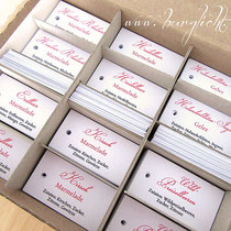 Individuell bedruckte, handgefertigte Label aus Karton