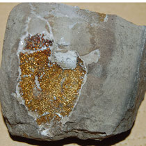 goldglänzender Pyrit ca. 8x8 cm