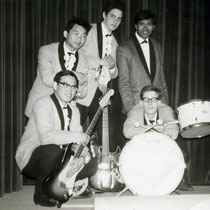 THE BEAT FIVE (1964) vlnr: Frits Jongbloets, Piet Bloem, Carlos van den Berg, Frank Salawane en Harry Breurs