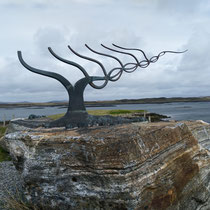 Sculpture N°1: Sanctuary. La sculpture en bronze fait écho au vol des cygnes et aux côtes des bateaux.