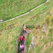 La Chaussée des Géants - le circuit "Red Trail" avec 162 marches pour rejoindre le sommet.