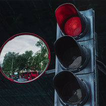 THROUGH THE MIRROR, RED. Oil on linen on board 100 x 120  2021 / AVAILABLE - EN VENTA