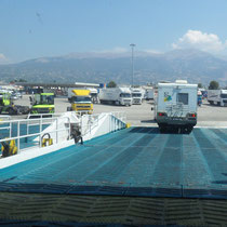 Patras -  Sortie du bateau.