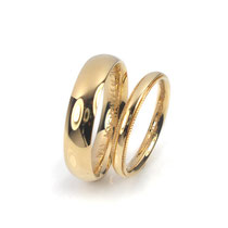Klassiker in sattem Gelbgold 750/000 - 4.5 + 2.4 mm breit