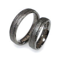 Trauringe in schwarz-rhodiniertem Weißgold im Vintage-Stil