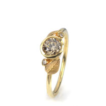 Schöner Antragsring in Gelbgold 750/000 mit zimtfarbenem Brillanten 0.45 ct.