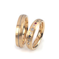Ringe in Roségold 750/000, Damenring mit weißen und farbigen Brillanten als "Sonnensystem"
