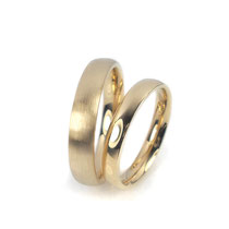 Schöne Trauringe in Roségold 585/000 4.5 + 3.5 mm, Herrenring strichmatt, Damenring poliert