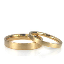 Mattierte Trauringe in Gelbgold 750/000 mit gerader Außenseite 3.5 + 2.2 mm