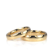 Herrlich im sattem Gelbgold 750/000: Trauringe mit 4.5 + 3.5 mm Breite