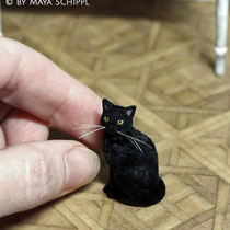1:12 BLACK CAT WITH YELLOW EYES