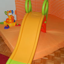 Kinderrutsche in Spielzimmer 2