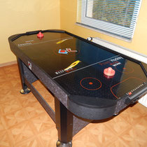 Airhockey in Spielzimmer 1