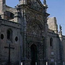 290.29 El Puerto de Santa Maria. Il portale maggiore (del Sole) della chiesa Mayor Prioral e' collocato sul lato lungo della navata. © 1999 Alessandro Tintori