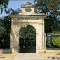 293.30 Una delle antiche porte della Bodega Gonzales Byass. © 1999 Alessandro Tintori