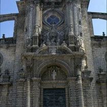 296.35 La cattedrale di Jerez, come molte altre chiese dell'Andalusia, sorge al posto di precedenti moschee arabe. © 1999 Alessandro Tintori