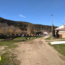 Atravesando la carretera en Pajares de Pedraza encontraremos una pequeñita área recreativa donde se puede comer.