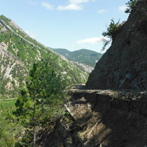 Sentier de montée à Clamontard depuis le Claps