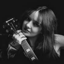 Guitar Woman