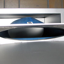 Vibrationssiebmaschine von Haver & Boecker im industriellen Einsatz zur Materialtrennung.
