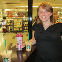 Johanna im Starbucks