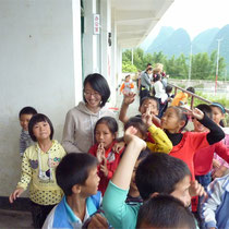 In einer Primary School in einem Bergdorf - wir durften uns in ihren Englisch Unterricht setzen und zuhören