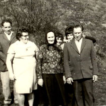 Rodzina: stryj zarazem mój chrzestny Stanisław Jędrzejowski, mama, babcia Julia, tata, z tyłu rodzeństwo