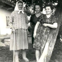 Babcia Zosia Serafin z ciocią Ludwiką i ciocią Bronką (w środku)
