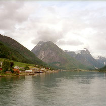 Fjaerland ferry coming in to Mundal