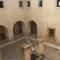 Ex convento dei cappuccini di San mauro Castelverde - Foto corte interna
