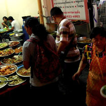 Auch auf diesem Bangkoker Markt muss man nicht hungern