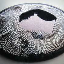 Die "Mondlandschaft", hier waren mir die Haptik und die "Ströme" der angeordneten Spuíegelmosaike wichtig.