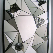 Eine meiner ersten plastischen Arbeiten "Du bist 1=1000", weil man in den verschiedenen Spiegelflächen immer eine andere Facette von sich sieht.