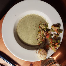 Kräutersuppe mit Coquilles St. Jacques
