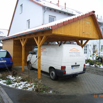 Carport mit Schuppen und kleinem Dachraum