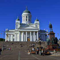 Helsingin Tuomiokirkko (Lutheran Cathedral - Dom von Helsinki) with Senaatitori (Senat Square - Senatsplatz)