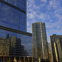 Downtown Chicago  - E lower Wacker Drive Area (with Trump Tower Chicago)