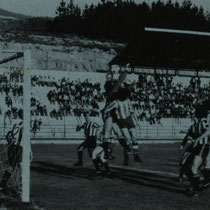 Partido entre el Llodio y el Amurrio en un recién estrenado Ellakuri durante la temporada 1978-79.