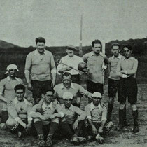Equipo de viejas glorias que inauguró el campo de Maderas en 1927.