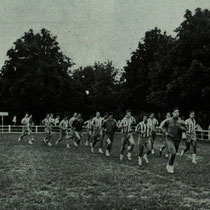 La plantilla del Villosa se prepara en Altzarrate durante la pretemporada de 1966.